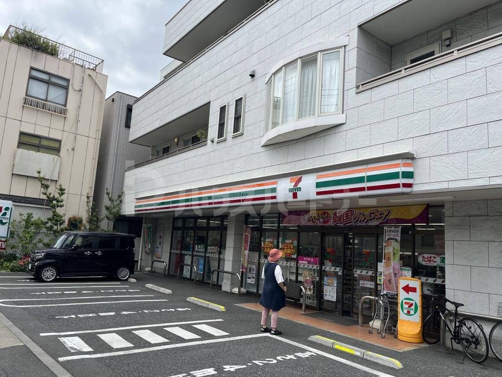コンビニ　セブンイレブン北区志茂2丁目店（コンビニ）まで130m