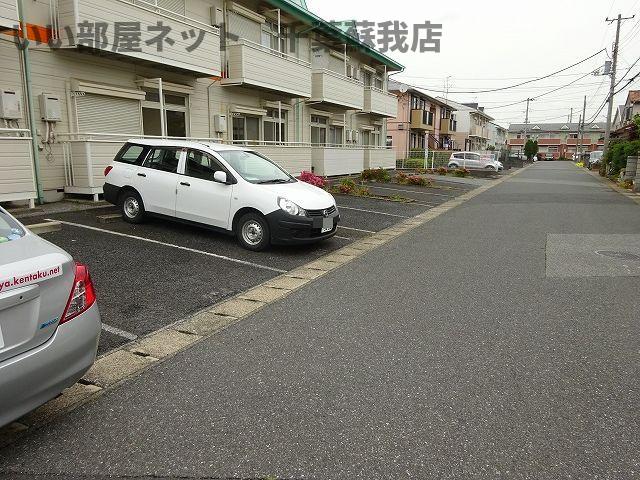 駐車場　駐車場に車を止められます