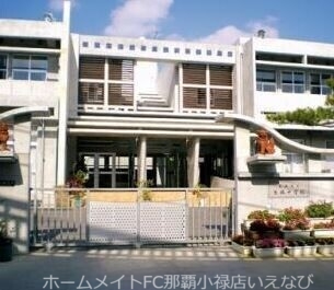 中学校　糸満市立糸満中学校（中学校）まで801m