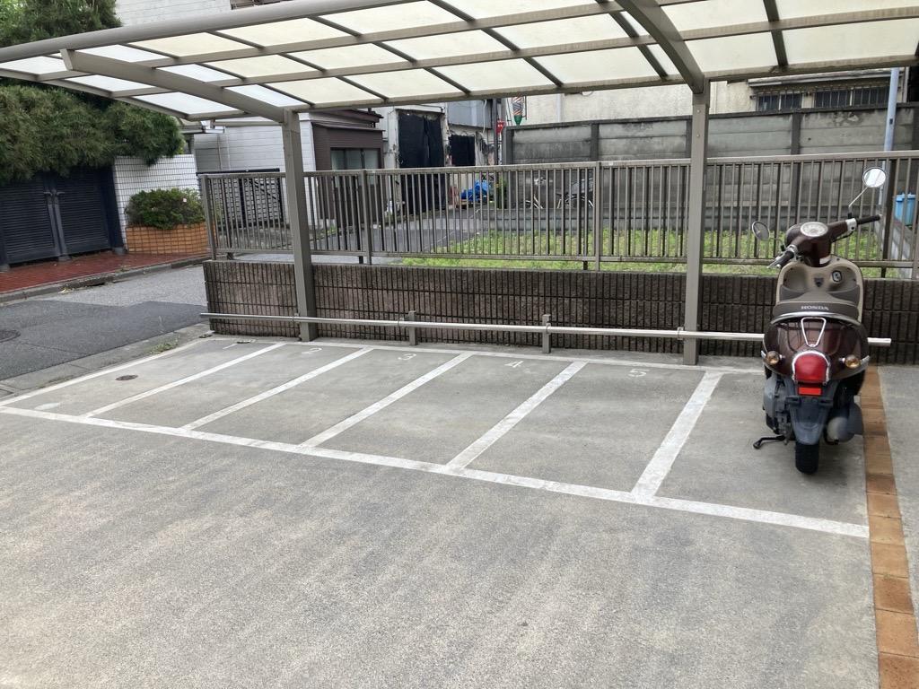 その他設備　B棟内のバイク駐輪場