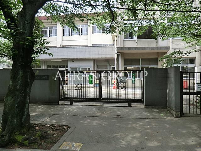 小学校　調布市立染地小学校（小学校）まで567m