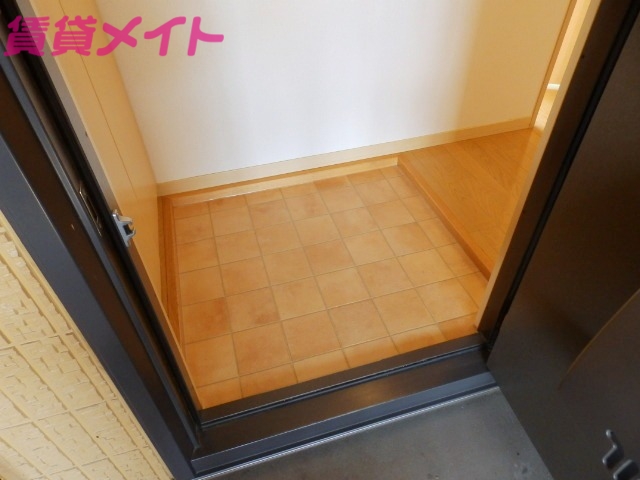 玄関　同型参考写真です