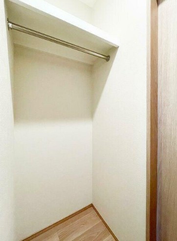 収納　室内とフラットで荷物が出し入れしやすい収納スペース。