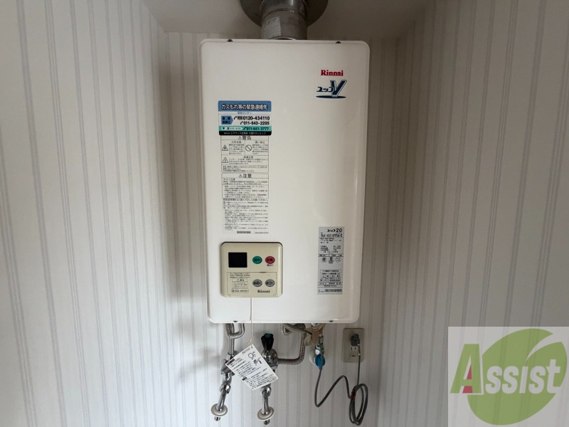 その他　給湯器です。操作しやすいパネルになってます。