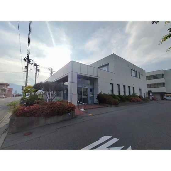 銀行　長野信用金庫屋代支店（銀行）まで390m