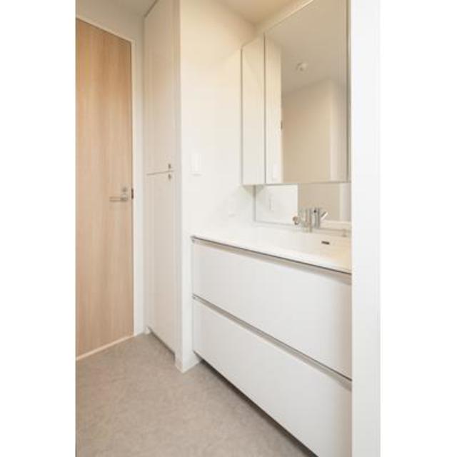 洗面設備　※写真は同タイプ住戸です。