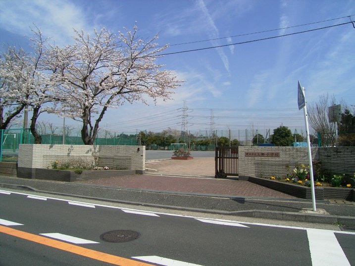 小学校　上郷小学校（小学校）まで570m