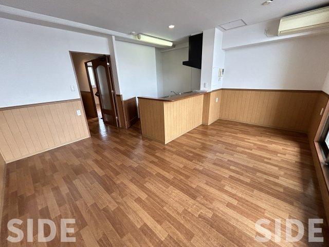 オルゴグラート鶴見の居間写真