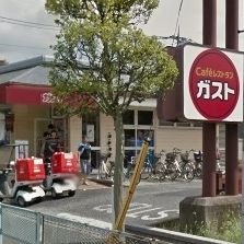 飲食店　ガスト東岩槻店（飲食店）まで370m