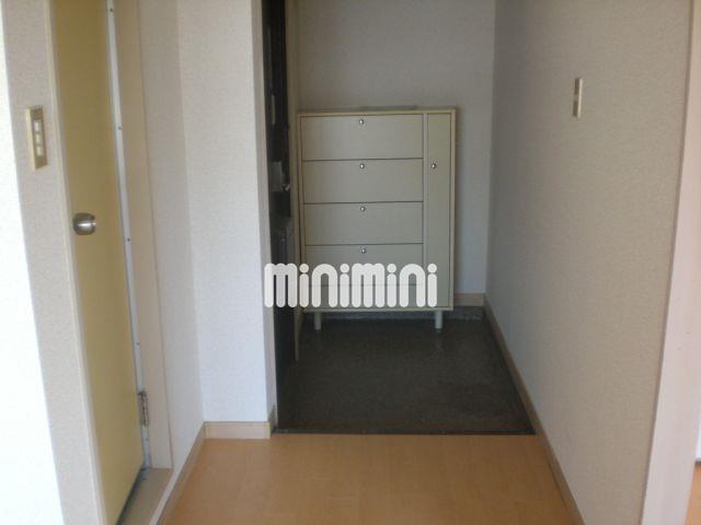 玄関　玄関にはシューズボックス付き