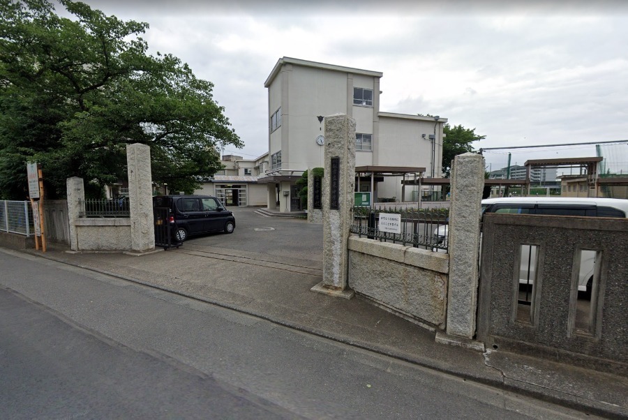 中学校　東中学校（中学校）まで970m