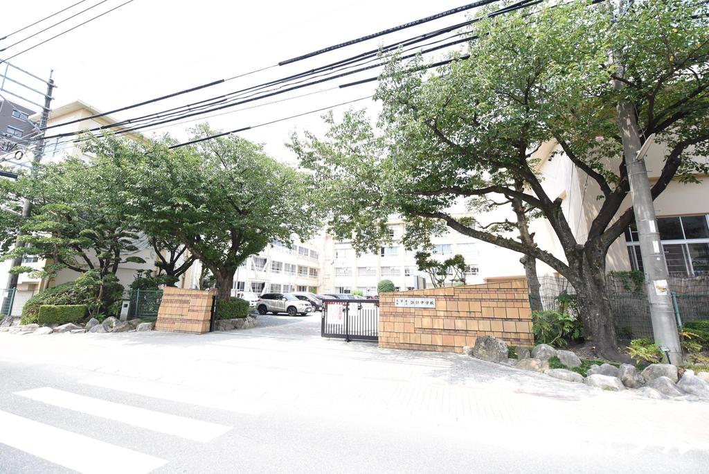 中学校　久留米市立諏訪中学校（中学校）まで186m
