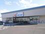 ドラックストア　カワチ薬品鶴田北店（ドラッグストア）まで714m