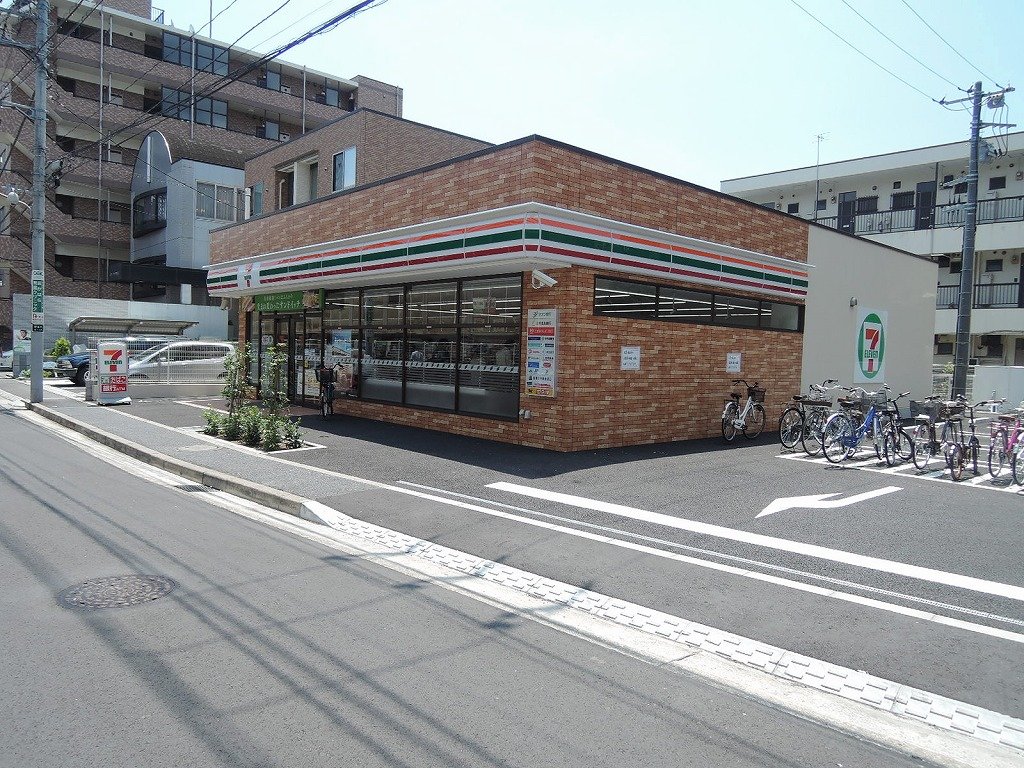 コンビニ　セブンイレブン（コンビニ）まで30m