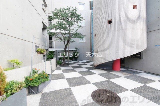 エントランス　駐車場