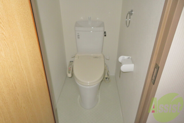 トイレ　トイレは温水洗浄付き。これだけは個人的に外せません。