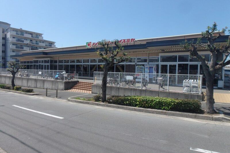 スーパー　デイリーカナートイズミヤ上新田店（スーパー）まで572m