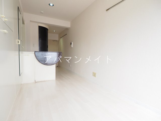居室・リビング　こちらの居間で趣味の時間をお楽しみください