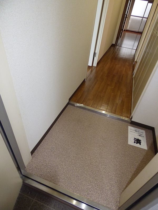 玄関　※別のお部屋の写真です