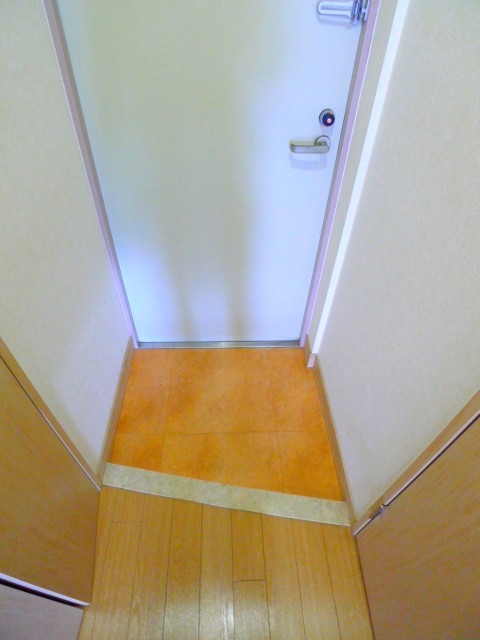 地下鉄鶴舞線 荒畑駅 徒歩5分 5階建 築32年の玄関写真