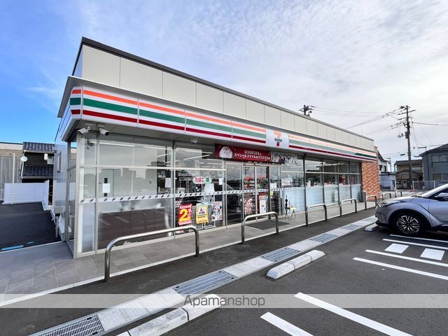 コンビニ　セブンイレブン（コンビニ）まで528m