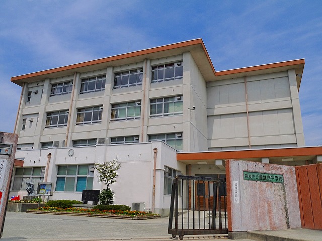 中学校　奈良市立富雄南中学校（中学校）まで1546m