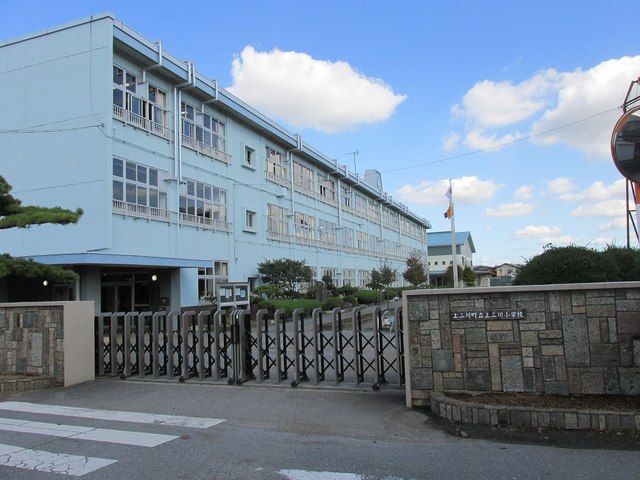 小学校　上三川小学校（小学校）まで800m