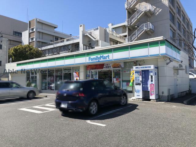 コンビニ　ファミリーマート緑潮見が丘店（コンビニ）まで558m