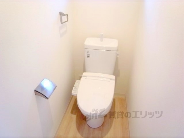 トイレ　温水洗浄便座で快適です。