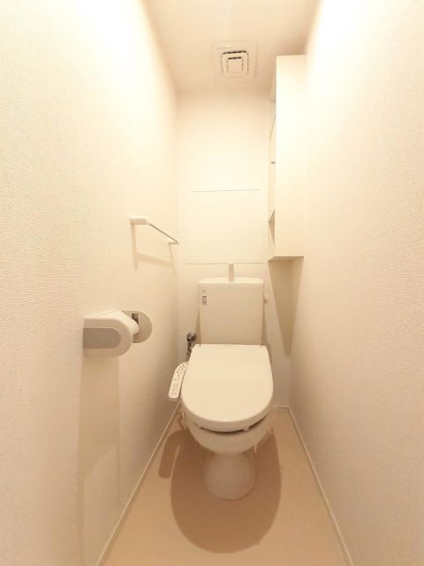 ＪＲ信越本線 長岡駅 バス乗車時間：14分 最寄りバス停で下車 徒歩5分 3階建 築10年のトイレ写真