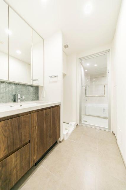 洗面設備　※写真は同タイプ住戸です。