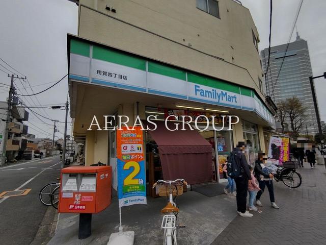 コンビニ　ファミリーマート 用賀四丁目店（コンビニ）まで559m