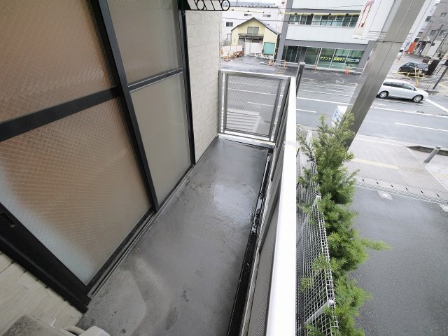 バルコニー　お洗濯にも便利なバルコニー付き
