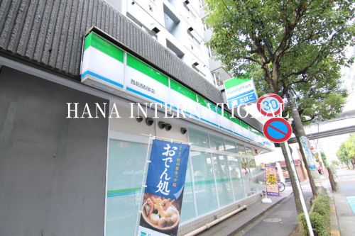 コンビニ　ファミリーマート西葛西駅東店（コンビニ）まで579m