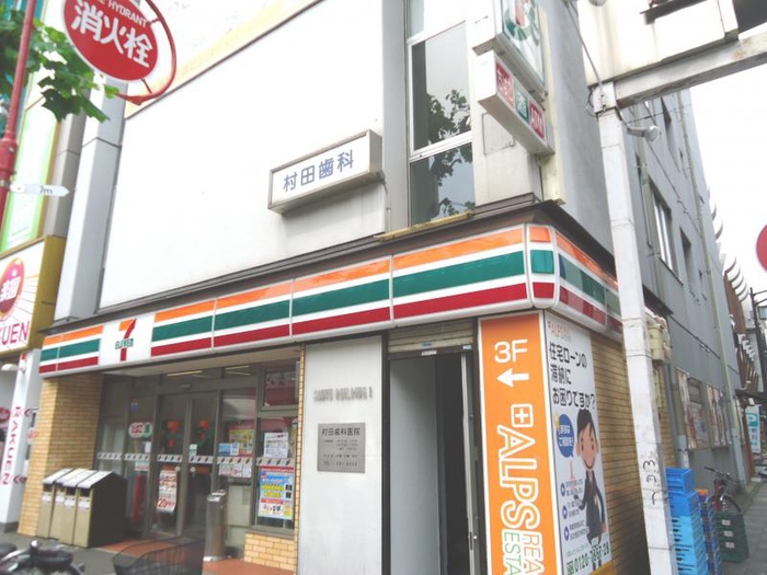 コンビニ　セブンイレブン（コンビニ）まで212m