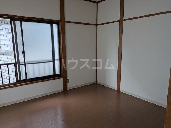 伊藤フラットハイツの居間写真
