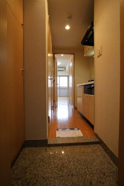 玄関　※別部屋の参考写真です。