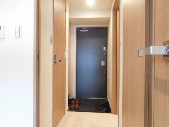 玄関　すっきりとした印象の玄関スペース。