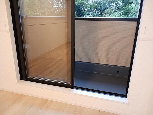 バルコニー　暖かな日差しのふりそそぐバルコニー