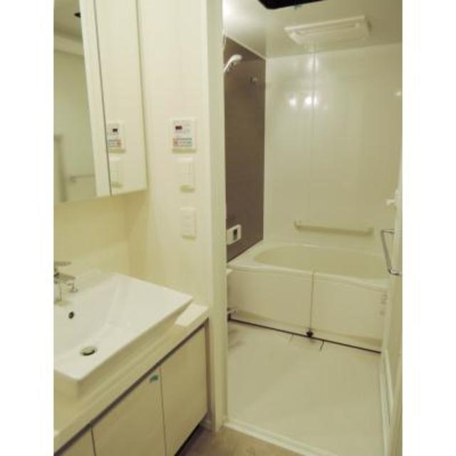 バス・シャワールーム　※写真は同タイプ住戸です。