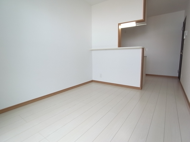 シティフラット塚口本町の居間写真