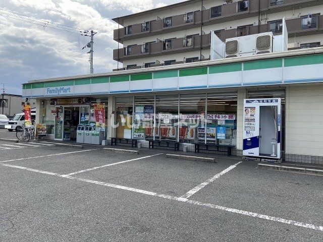 コンビニ　ファミリーマート 東大阪西堤店（コンビニ）まで284m