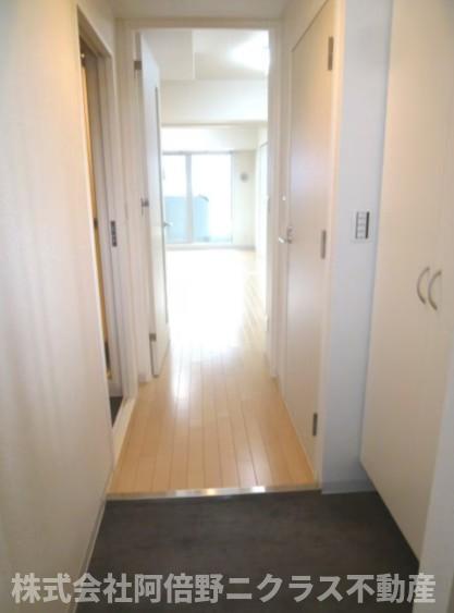 玄関　内装は別部屋の参考写真です。