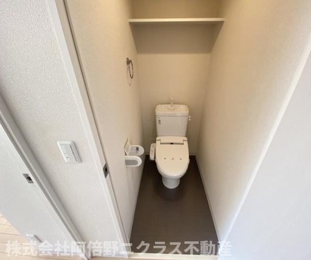 トイレ　内装は別部屋の参考写真です。