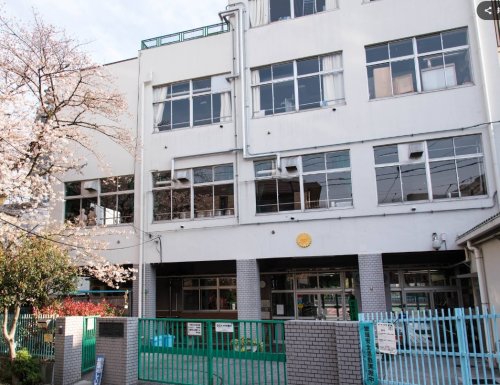 小学校　文京区立指ケ谷小学校（小学校）まで73m