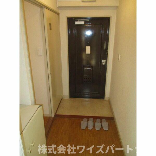 西鉄天神大牟田線 西鉄平尾駅 徒歩6分 3階建 築42年の玄関写真