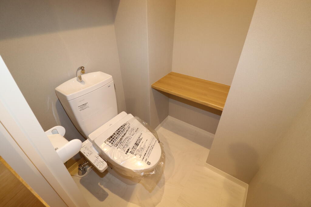 トイレ　トイレを撮影
