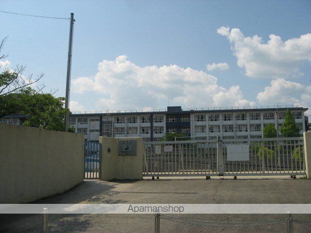 小学校　高槻市立奥坂小学校（小学校）まで990m