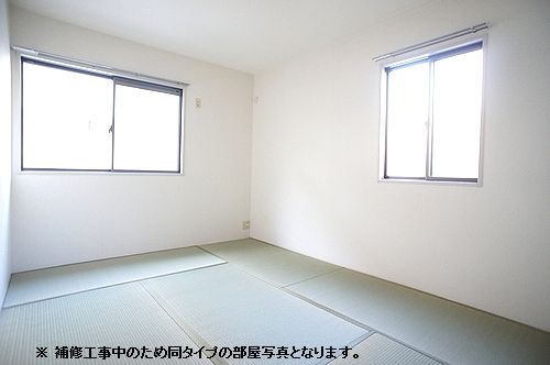 グレイスコート壱番館の居間写真