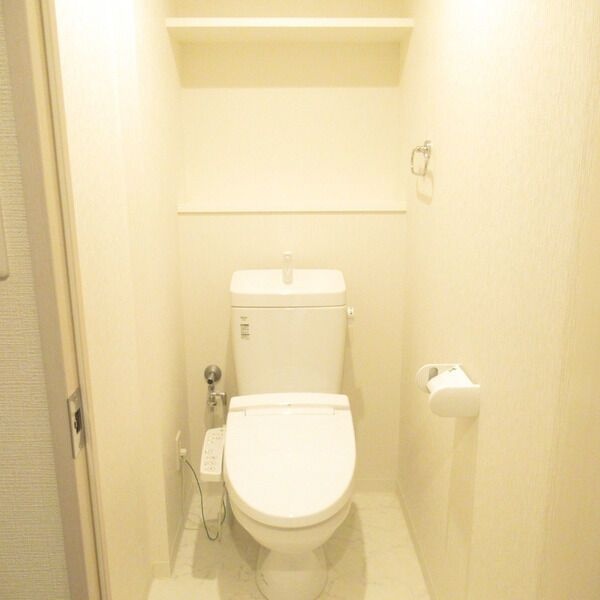 名鉄名古屋本線 山王駅 徒歩9分 9階建 築6年のトイレ写真